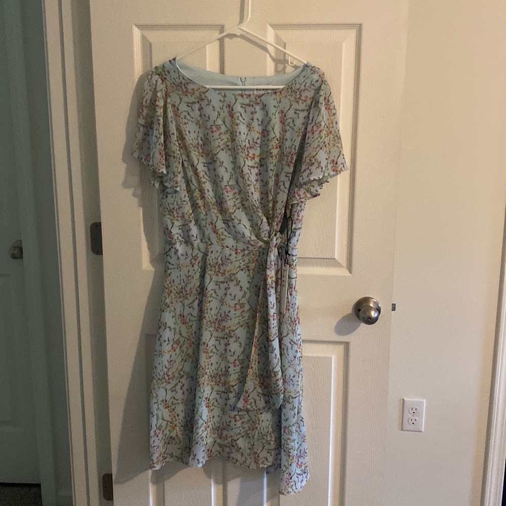 Nicole Miller Mint Green Floral Flutter Sleeve Dress